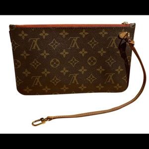 Monogram Canvas Louis Vuitton Neverfull
Pochette